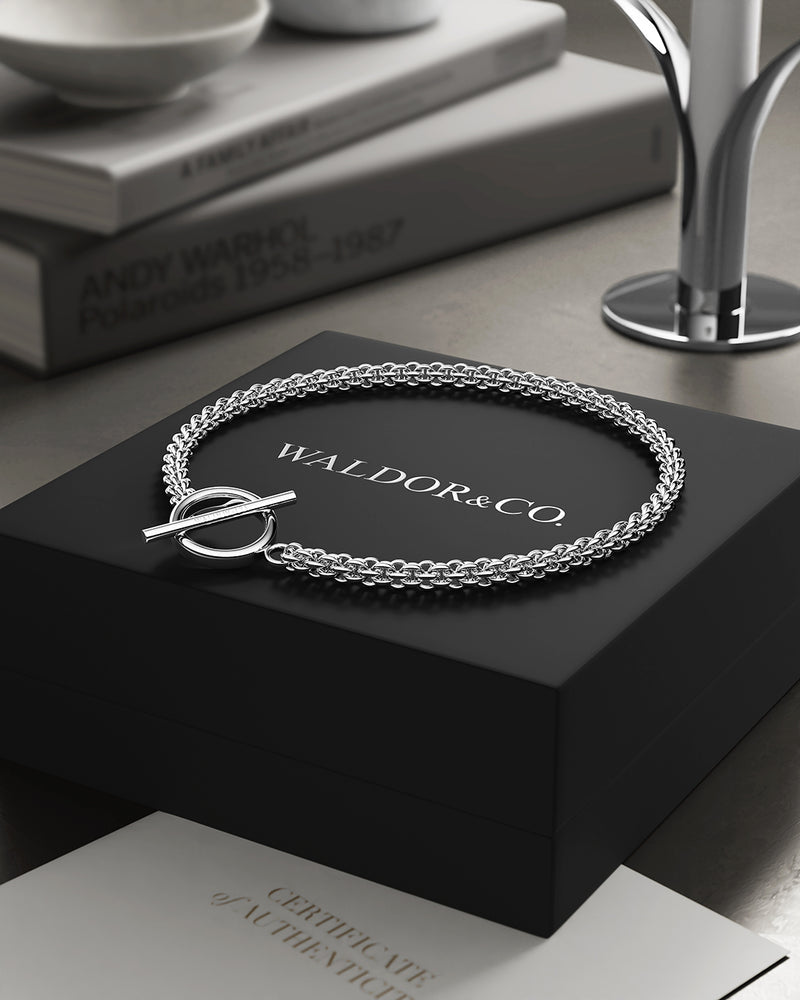 Staging reference — men's chain bracelet presentation